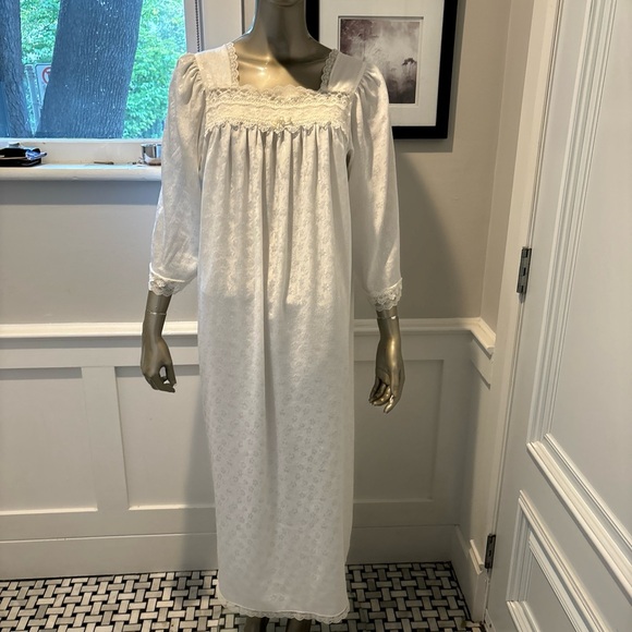 Christian Dior Lingerie NIGHTGOWN Lounging  Underwear Vintage White Size Medium - Picture 7 of 10